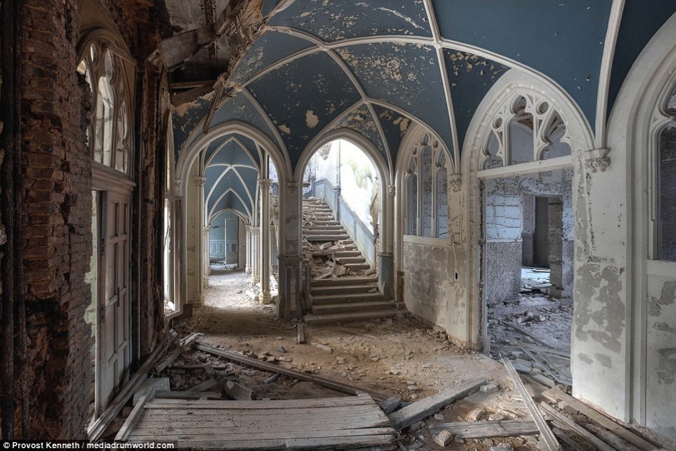 3751e9a500000578-3744841-image-a-47_1471423220246