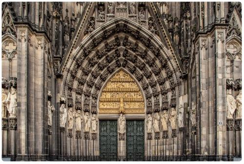 duomo_di_colonia_portale_esterno